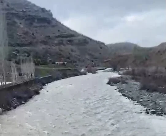 DİYARBAKIR'DA YAĞIŞLARIN ARDINDAN ŞAKİRHAN ÇAYI YENİDEN HAYAT BULDU