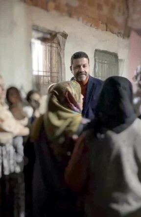 ‘İYİLİK BULAŞICIDIR’ DİYEREK YOLA ÇIKTI, İHTİYAÇ SAHİPLERİNİN BABASI OLDU