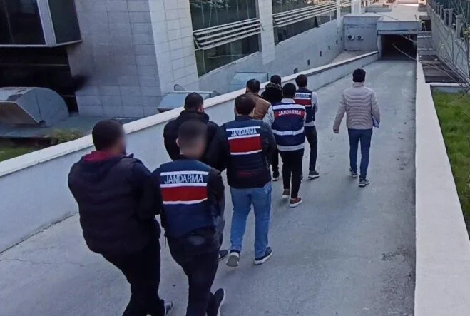 MERSİN'DE DEAŞ OPERASYONU: 3 TUTUKLAMA
