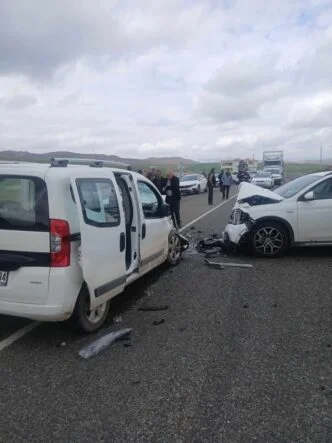 DİYARBAKIR'DA TRAFİK KAZASI: 6 YARALI
