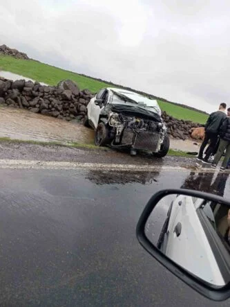 DİYARBAKIR'DA OTOMOBİL TAKLA ATTI: 2 YARALI