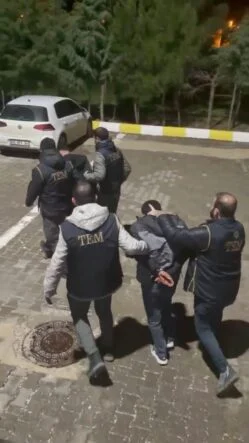 NEVRUZ’DA TERÖRİSTLERİN FOTOĞRAFLARINI TAŞIYAN 6 KİŞİ GÖZALTINA ALINDI