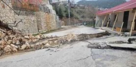 MERSİN'DE HEYELAN: YOL YARILDI, EVLER ZARAR GÖRDÜ