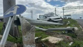 DİYARBAKIR'DA OKUL SERVİSİ KAZA YAPTI: 13'Ü ÖĞRENCİ 15 YARALI