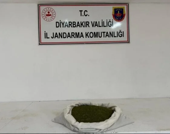 DİYARBAKIR’DA 23 KİLO ESRAR ELE GEÇİRİLDİ