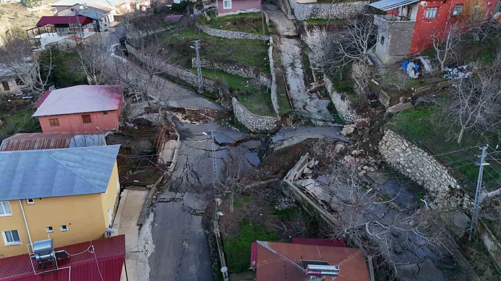 Heyelan 100 haneyi etkiledi