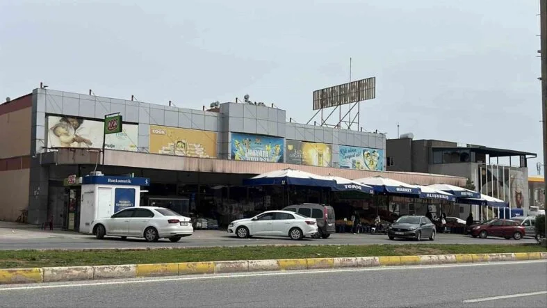 AT ETİ SKANDALINA ADI KARIŞAN FİRMA YETKİLİLERİ, MERSİN’DEKİ YOLSUZLUK OPERASYONUNDA GÖZALTINDA MERSİN’DEKİ YOLSUZLUK OPERASYONUNDA DİKKAT ÇEKEN DETAY: AŞEVİ TEDARİKÇİSİ DE GÖZALTINA ALINDI