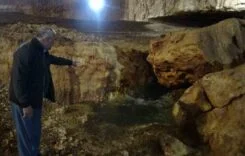 CENNET OBRUĞU'NDAN 13 YIL SONRA SU ÇIKTI MERSİN'İN SİLİFKE İLÇESİNDE BULUNAN ÖREN YERLERİNDEN 'CENNET OBRUĞU'NDAKİ KURUYAN KAYNAKTAN 13 YIL SONRA YENİDEN KUVVETLİ ŞEKİLDE SU AKMAYA BAŞLADI