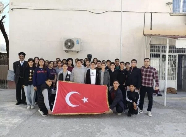 ÇERMİK'TE, HAYATINI KAYBEDEN ÖĞRETMEN VE ÖĞRENCİLER ANILDI