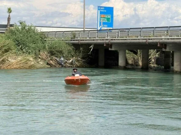 SUYA ATLAYIP KAYIP OLAN GENCİ ARAMA ÇALIŞMALARI SÜRÜYOR