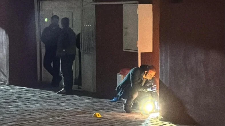 Eşini ve kızını silahla yaraladı, kahvehaneye gidip kendini ihbar etti