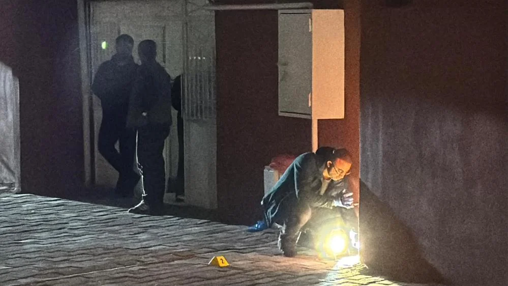 Eşini ve kızını silahla yaraladı, kahvehaneye gidip kendini ihbar etti