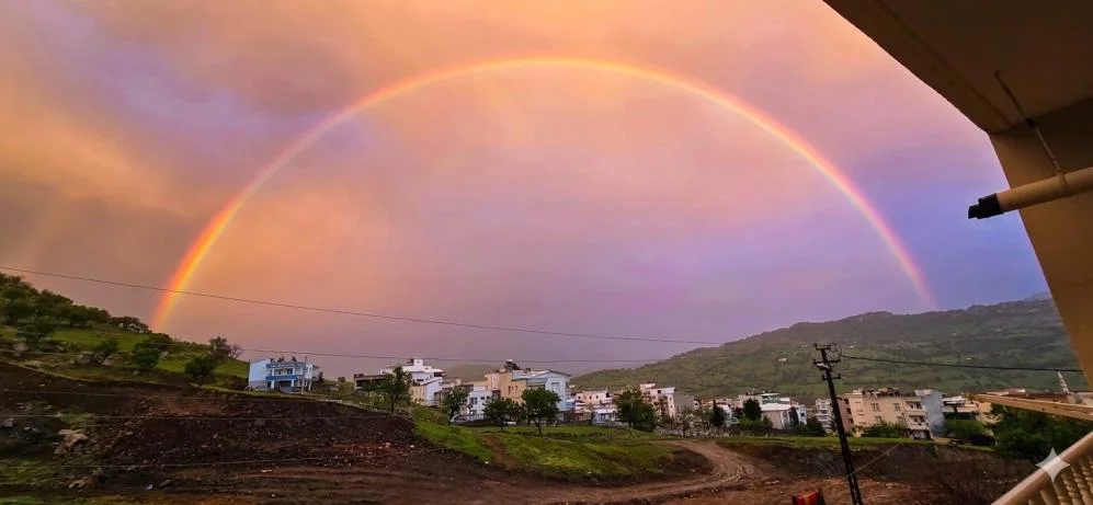 Çermik’te yağmur sonrası oluşan gökkuşağı görsel şölen sundu