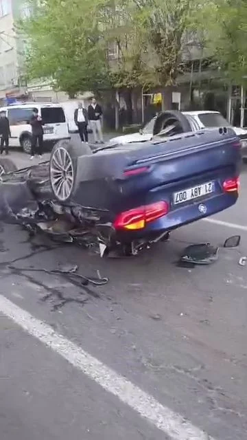 Diyarbakır’da zincirleme kaza: Bir araç takla attı, 2 kişi yaralandı