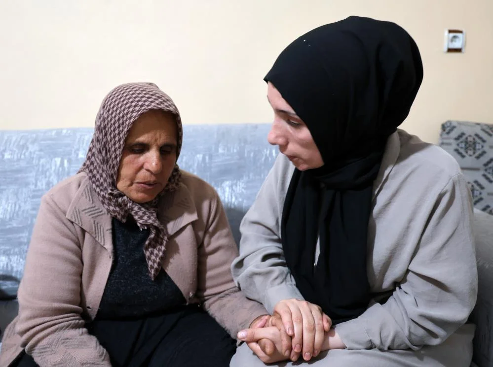 Ayrı şehirler, kayıp hayatlar: Cesetleri bulunamayan Gülistan Doku ve Mekiye Akyel’in ailesi Diyarbakır’da bir araya geldi