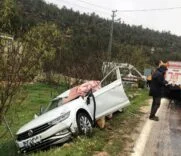 MERSİN'DE OTOMOBİL İLE TIR ÇARPIŞTI: 1 ÖLÜ, 2 YARALI