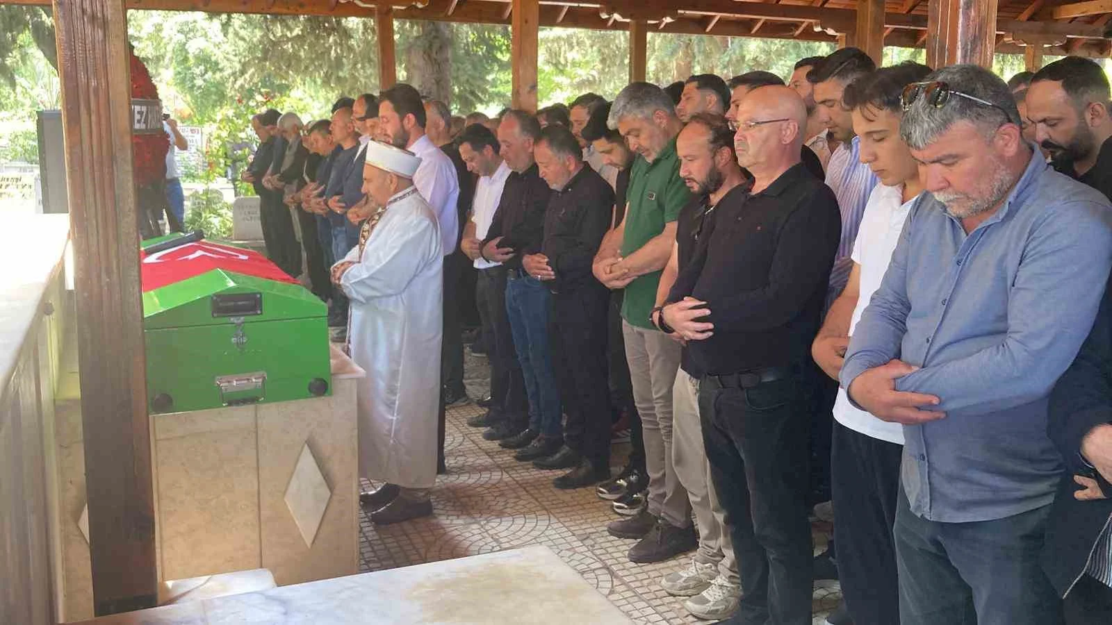 Denizde hayatını kaybeden genç hakem son yolculuğuna uğurlandı