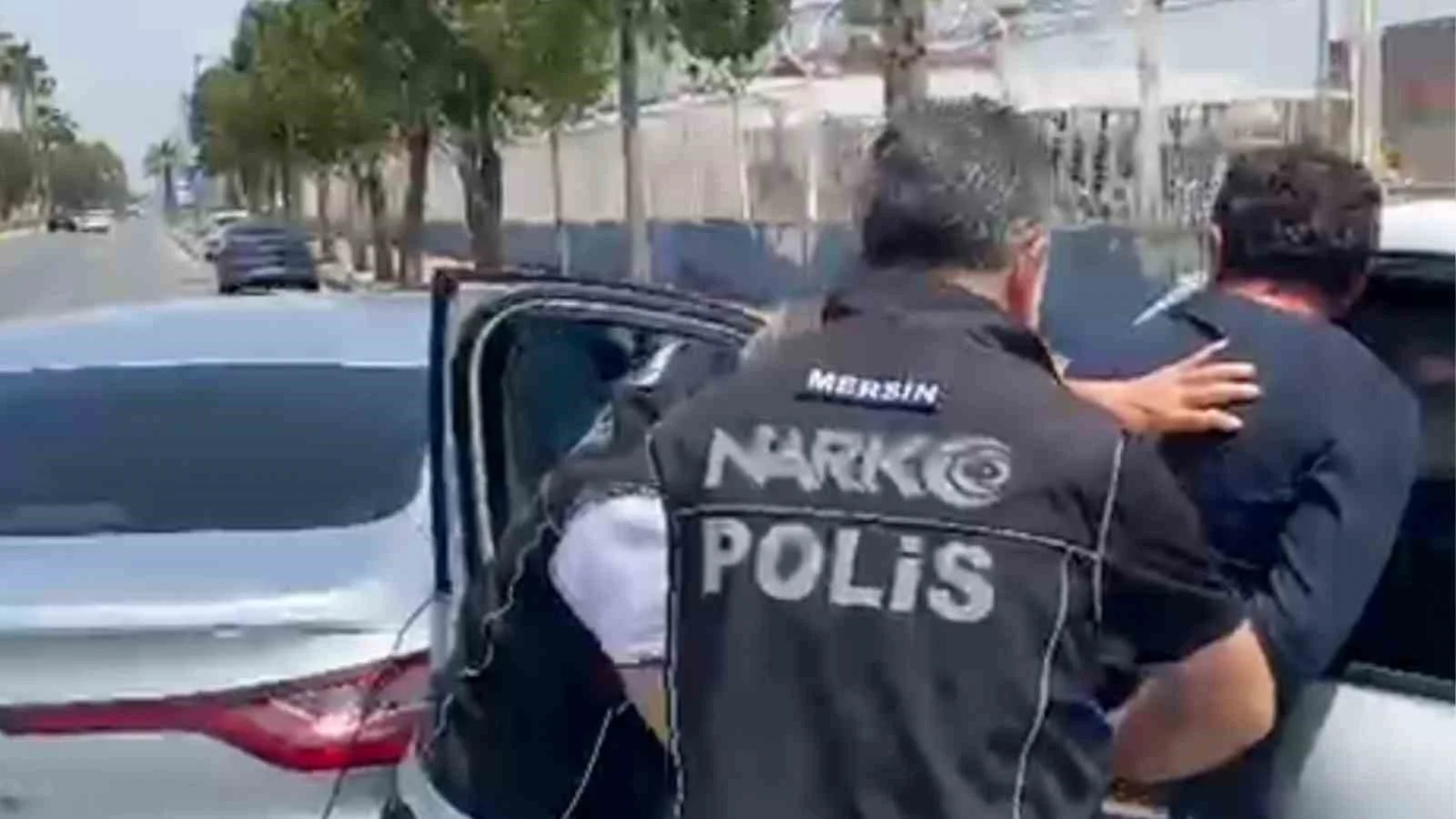 Takibe alınan araçta 24 kilo esrar ele geçirildi