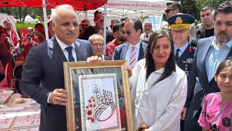 DİYARBAKIR’DA 19 MAYIS COŞKUYLA KUTLANDI