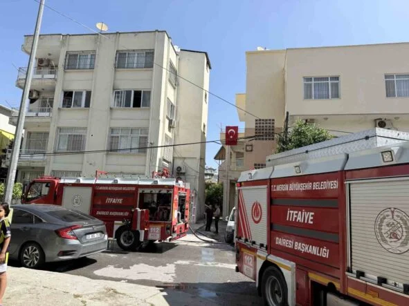 TARSUS'TA APARTMAN DAİRESİNDE YANGIN PANİĞİ