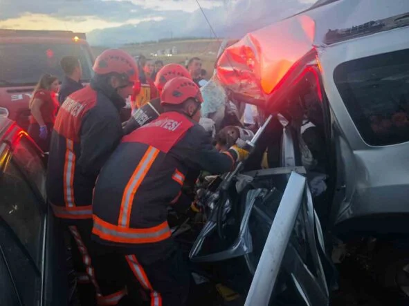MERSİN'DE ZİNCİRLEME KAZA: 1 ÖLÜ, 5 YARALI