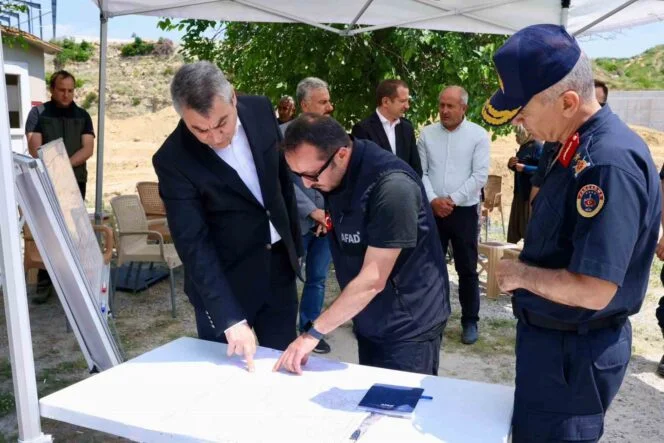 TARSUS'TA 4 GÜNDÜR KAYIP OLAN ZİHİNSEL ENGELLİ ŞAHIS İÇİN DRON DESTEKLİ ÇALIŞMALAR SÜRÜYOR VALİ TOROS, ARAMA ÇALIŞMALARINI YERİNDE İNCELEDİ