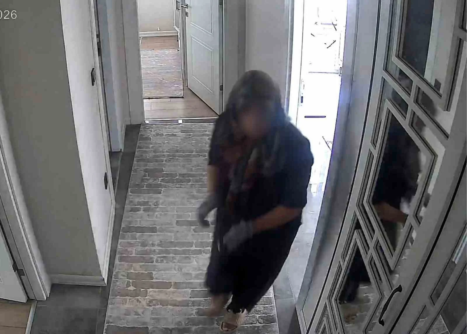 Kurbanlık parası çalındı: Şüpheli eldiven giyidi ama kamera detayını unuttu