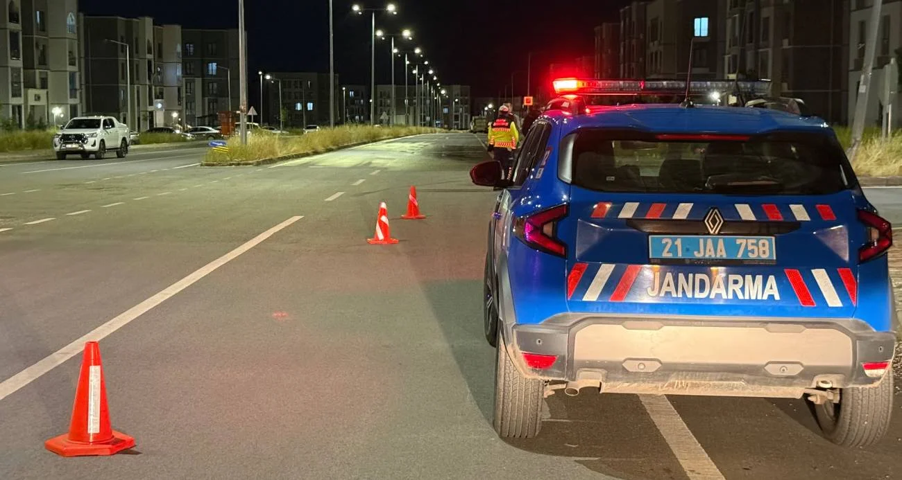 Diyarbakır’da halk otobüsü ile otomobil çarpıştı: 2 ölü, 5 yaralı