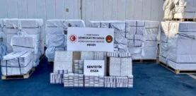 MERSİN LİMANINDA DEV İLAÇ OPERASYONU: 4,9 MİLYAR LİRALIK KAPSÜL ELE GEÇİRİLDİ HAVLU VE POŞET BEYANININ ALTINDAN 12,4 MİLYON KAPSÜL ÇIKTI
