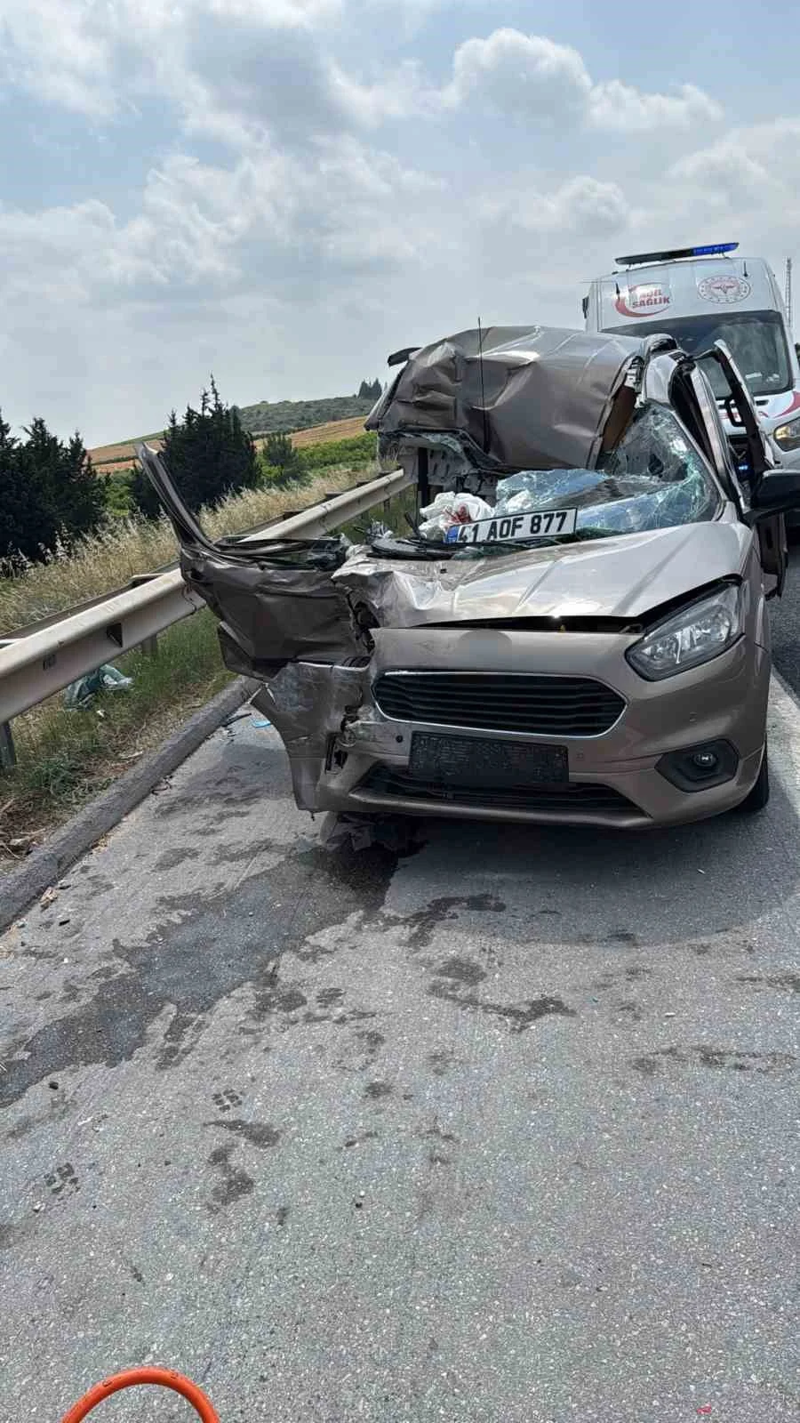 Tarsus-Adana otoyolunda kaza: 1 ölü, 4 yaralı