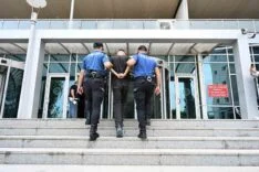 KIRMIZI BÜLTENLE ARANAN HÜKÜMLÜ HAVALİMANINDA YAKALANDI