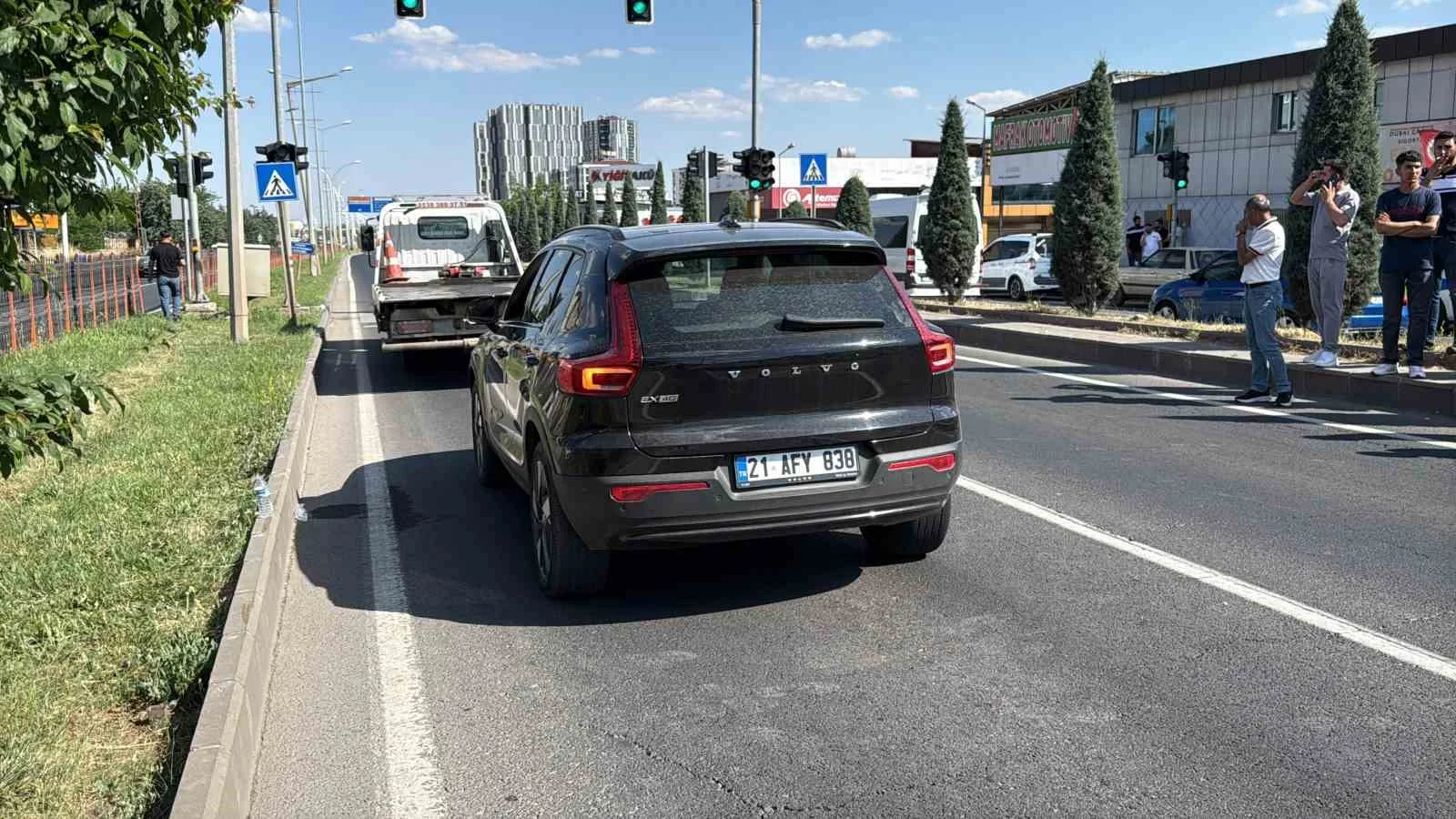 Karşıdan karşıya geçmeye çalışan vatandaş ağır yaralandı