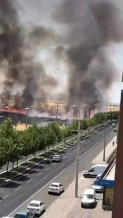 Dumanlar gökyüzünü kapladı