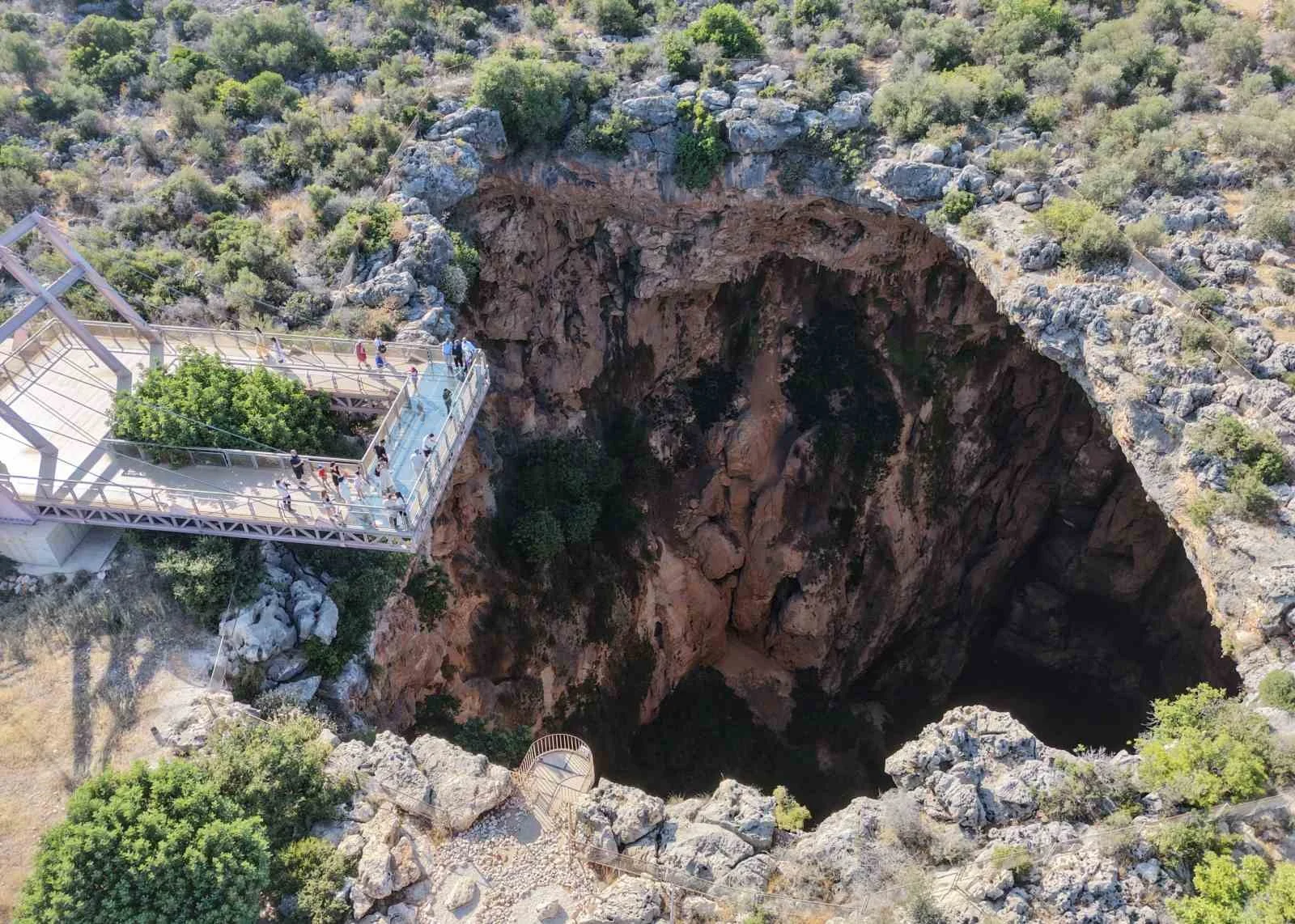 Zeus’un yüz başlı ejderhayı Hapsettiği obruğa ziyaretçi akını