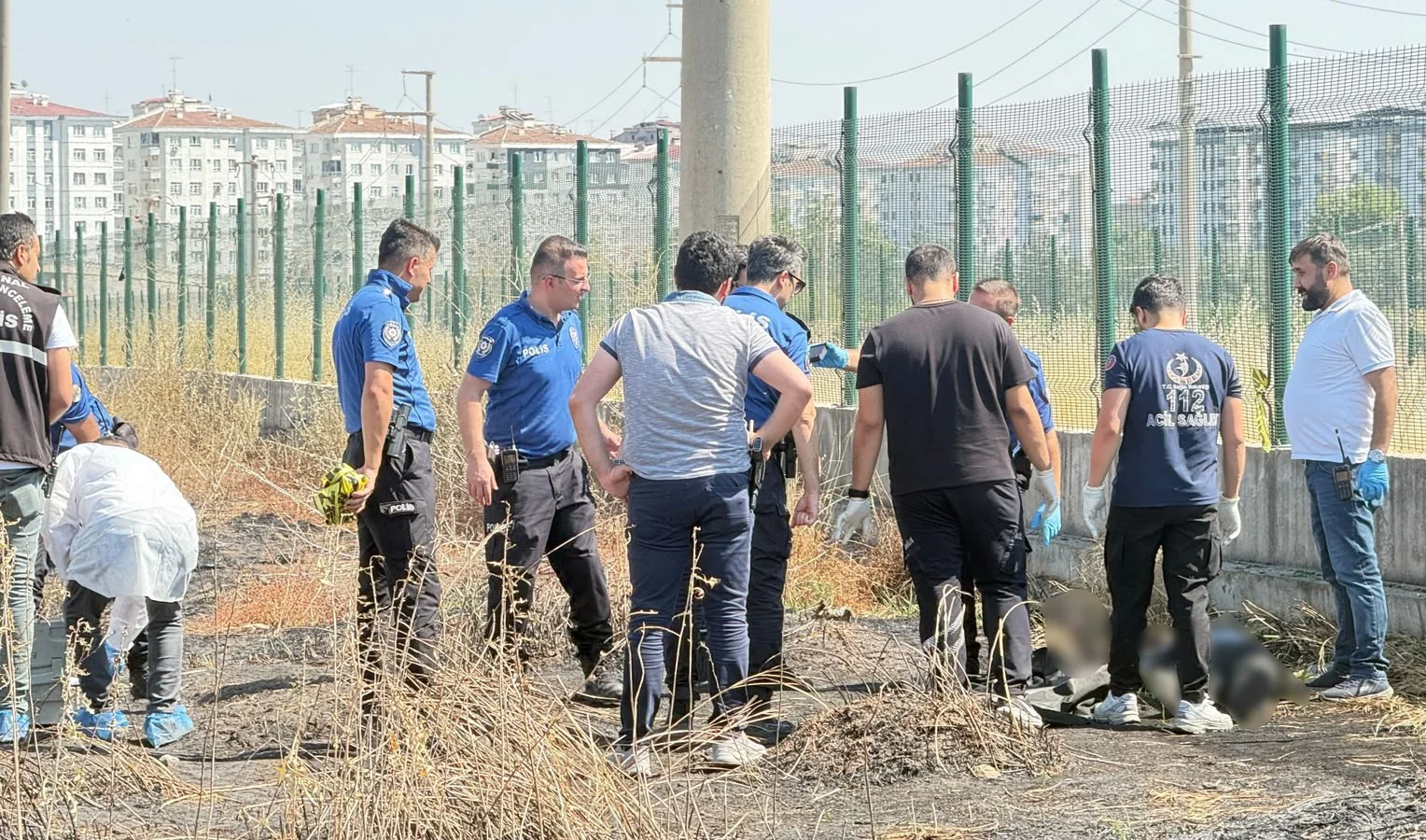 Boş arazide erkek cesedi bulundu