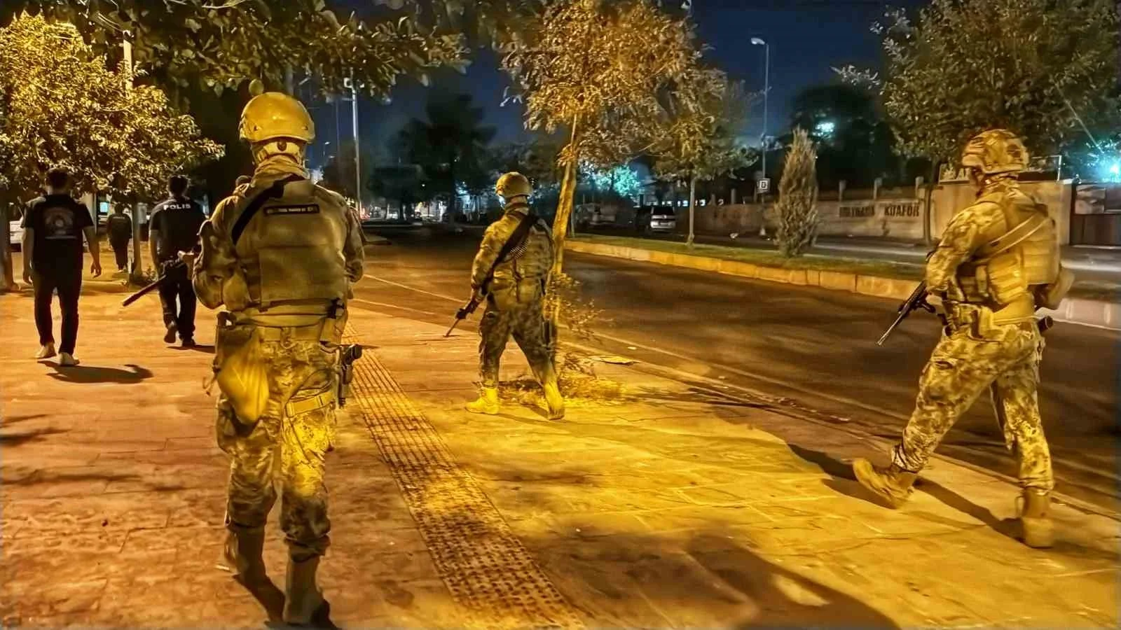 Diyarbakır’da dört mahallede özel harekat polisi destekli “şok” uygulama