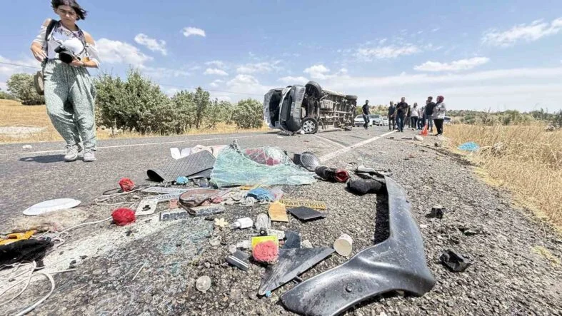 DİYARBAKIR'DA MİNİBÜS KAZASINDA ÖLÜ SAYISI 7'YE YÜKSELDİ