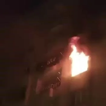 Korkutan yangın: Ev alevlere teslim oldu