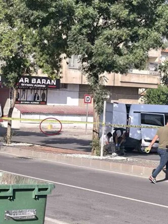 Korkutan şüpheli paket kontrollü şekilde patlatıldı