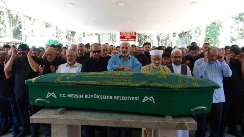 BELÇİKA'DA POLİS TARAFINDAN VURULDUĞU ÖNE SÜRÜLEN 4 ÇOCUK BABASI MERSİN'DE DEFNEDİLDİ HALİT ALTUN'UN AĞABEYİ MEHMET ALTUN: "ÇOCUKLARIN GÖZÜ ÖNÜNDE ÖLDÜRDÜ"