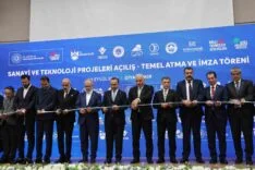 BAKAN KACIR, SANAYİ VE TEKNOLOJİ PROJELERİ TEMEL ATMA TÖRENİNE KATILDI SANAYİ VE TEKNOLOJİ BAKANI KACIR: "CUMHURBAŞKANIMIZIN LİDERLİĞİNDE SON 23 YILDA, DÜNYADA EŞİNE AZ RASTLANIR BÜYÜK BİR KALKINMA HAMLESİNE İMZA ATTIK" "İMALAT SANAYİMİZİN KATMA DEĞERİNİ 41 MİLYAR DOLARDAN 250 MİLYAR DOLARIN ÜZERİNE ÇIKARDIK" "TERÖRSÜZ TÜRKİYE HEDEFİMİZDE MENZİLE ULAŞTIĞIMIZDA ÜLKE SATHINDA TOPRAĞIMIZIN HER BİR KARIŞI YENİ YATIRIMLARLA, ÜRETİMLE BEREKETLENECEK"
