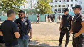 DİYARBAKIR'DA YENİ EĞİTİM YILININ İLK GÜNÜNDE OKUL ÇEVRELERİNDE YOĞUN GÜVENLİK DENETİMİ