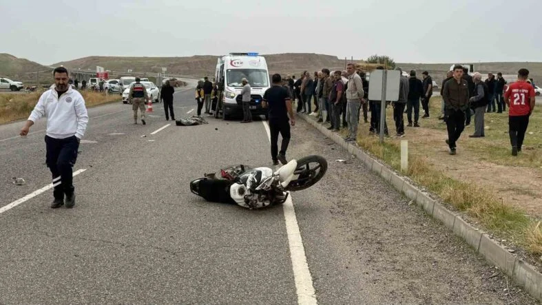 DİYARBAKIR’DA MİNİBÜS İLE MOTOSİKLET ÇARPIŞTI: 1 ÖLÜ