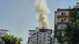 DİYARBAKIR’DA SİTE ÇATISINDA YANGIN PANİĞİ