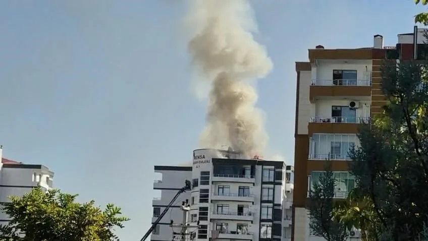 Site çatısında korkutar yangın