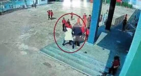 NEFES BORUSUNA MANDALİNA PARÇASI KAÇAN ÖĞRENCİYİ MÜDÜR YARDIMCISININ KURTARDIĞI ANLAR KAMERADA