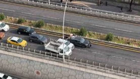 DİYARBAKIR'DA AYNI GÜZERGAHTA 4 OTOMOBİL ÇARPIŞTI