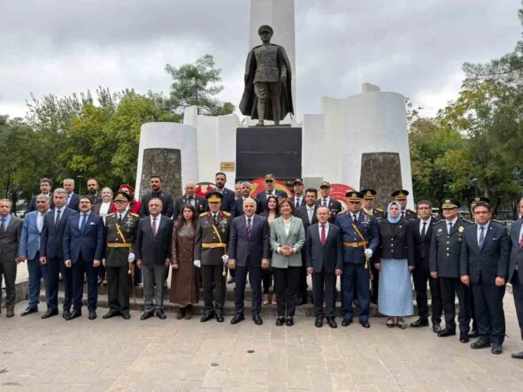 DİYARBAKIR'DA CUMHURİYET'İN 103. YIL DÖNÜMÜ KUTLANIYOR